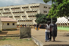 Après avoir égorgé ses filles: Une dame court se constituer prisonnière à la Maca