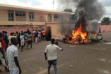 Yamoussoukro : Les populations en colère contre la CIE cassent et brûlent 
