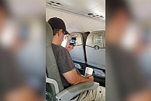 Le comportement flippant d’un passager lors du décollage d’un avion (vidéo)