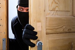 Bordeaux : il se cache dans une chambre et fait semblant de dormir après son cambriolage Bordeaux : il se cache dans une chambre et fait semblant de dormir après son cambriolage