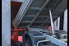 France: Un maire fait renvoyer les ordures chez les riverains pollueurs, sa vidéo cartonne France: Un maire fait renvoyer les ordures chez les riverains pollueurs, sa vidéo cartonne
