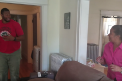 Il revoit sa mère après 10 ans de séparation (vidéo) Il revoit sa mère après 10 ans de séparation (vidéo)