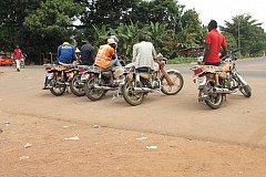 Touba : Un conducteur de taxi-moto et son complice braquent un client