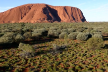 Australie: L’incroyable vidéo du Mont Uluru vu du ciel par un drone