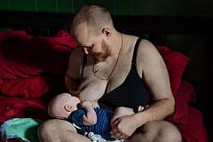 Un transgenre accouche de son premier enfant