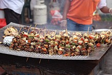 Au festival des grillades d’Abidjan, on déguste des escargots et du zèbre d’Afrique du Sud