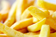 Arrêtée pour avoir volé 3 frites sur un plateau