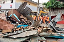 Yopougon : Avant l'arrivée des bulldozers, des commerçants détruisent eux-mêmes leurs magasins