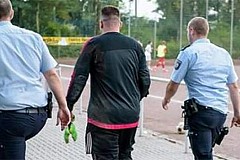 Le gardien encaisse 43 buts lors d'un match, il est arrêté par la police Le gardien encaisse 43 buts lors d'un match, il est arrêté par la police
