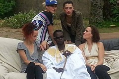 Mare Makhette : marié à 4 femmes blanches et père de 17 enfants Mare Makhette : marié à 4 femmes blanches et père de 17 enfants