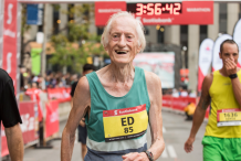 A 85 ans, un Canadien éclate le record du marathon de sa catégorie