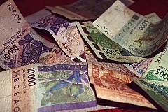 Tiassalé : Un multiplicateur de billets de banque à N’douci condamné à 10 mois de prison ferme
