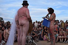 (Photos) Ils se marient nus devant plus de 700 invités