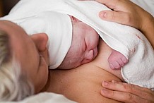 Etats-Unis: Le bébé est sorti deux fois du ventre de sa mère
