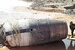 Un mystérieux objet métallique tombe du ciel en Birmanie Un mystérieux objet métallique tombe du ciel en Birmanie
