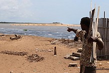 
Grand-Lahou, le village ivoirien qui s’efface, mangé par l’océan
