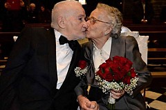Ils ont attendu 70 ans pour prendre leurs photos de mariage