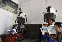En Côte d’Ivoire, des salons littéraires dans les salons de coiffure
