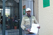 A Rabat, les espoirs et les frustrations d'un migrant ivoirien qui veut être régularisé
