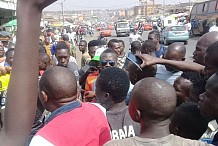 Bouaké: les militaires mutins reviennent en force et font fuir les manifestants avant l'arrivée du ministre. Les commerces fermés