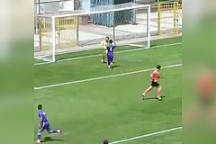 Voici le but contre son camp le plus ridicule de l’histoire du foot (vidéo) Voici le but contre son camp le plus ridicule de l’histoire du foot (vidéo)