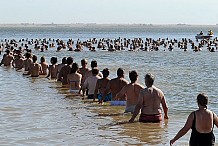 Argentine: 2.000 personnes se jettent à l'eau pour battre un record