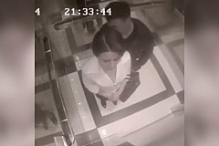 Un homme harcèle une femme dans un ascenseur et va vite le regretter (vidéo) Un homme harcèle une femme dans un ascenseur et va vite le regretter (vidéo)