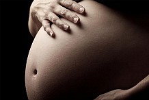 Une femme enceinte taillade une institutrice à Bassam