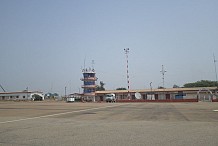 Côte d'Ivoire: des manifestants bloquent l'accès à l'aéroport de Bouaké