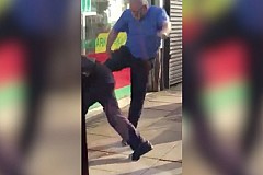 Un chauffeur de bus inflige une raclée à un passager (vidéo)