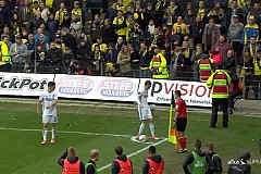 Des supporters danois jettent des rats morts sur l’équipe adverse (vidéo) Des supporters danois jettent des rats morts sur l’équipe adverse (vidéo)
