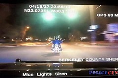 Un policier percute et tue un motard lors d’une course-poursuite (vidéo)