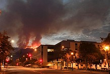 Un incendie «historique» fait rage autour de Los Angeles