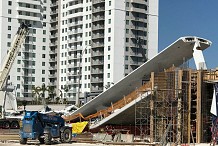 Un pont tout neuf s'effondre à Miami, au moins 6 morts