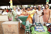 Célébration de la Journée Internationale de la Femme à Mayo / Mme Laure Donwahi et Mme Mariame Bédié comblent les Femmes de la Nawa de cadeaux