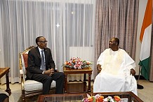 Le Chef de l’Etat a eu un entretien avec le Président Paul KAGAME et a visité le Mémorial du Génocide rwandais, à Kigali