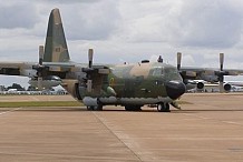 Algérie : un avion militaire sort de piste, l’équipage légèrement blessé