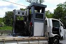 Un véhicule en partance pour Kaniasso avec du matériel de station s’enflamme à Odienné