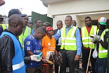 Le Ministre Sidi Touré et les bénévoles sur le terrain pour apporter assistance aux sinistrées