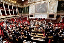 Les députés français suppriment le mot «race» de la constitution et y introduisent également l'interdiction de «distinction de sexe»