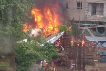 Un avion s'écrase dans au quartier de Bombay en Inde, 5 morts