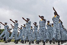 De nouvelles recrues de la police nationale présentées au drapeau