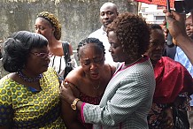 Incendie à Bassam : La Ministre Mariatou KONE  au chevet des familles des 9 personnes décédées.