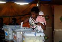 Elections au Zimbabwe: un scrutin historique