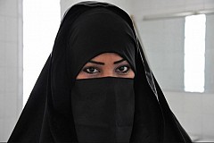 Une jeune afghane abandonne l’Islam pour devenir une actrice porno Une jeune afghane abandonne l’Islam pour devenir une actrice porno