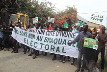 Des partisans de Soumaïla Cissé dénoncent à Abidjan une « parodie électorale »