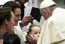 Scandale de pédophilie aux États-Unis : le pape condamne 