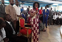 Simone Gbagbo se rend au culte chez le Docteur Yayé Robert