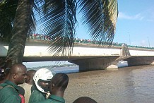 Disparition d’au moins 2 personnes dans la lagune Ebrié après la chute d’un fourgon du pont De Gaulle d’Abidjan