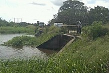 Un véhicule plonge dans un cours d'eau à l’ouest d'Abidjan, faisant 1 mort (Pompiers)